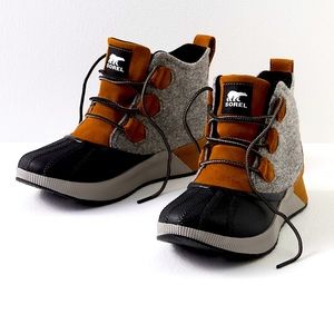 NEW! FREE PEOPLE SPRING SPECIAL!!! Out N About SOREL Classic Boots 9.5